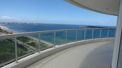 Penthouse triplex. Playa Mansa