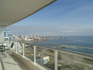 Piso alto, 3 suites + toilette + servicio completo. Todos los servicios