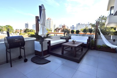 Moderno, con gran terraza en Aidy Grill a 200 metros del mar