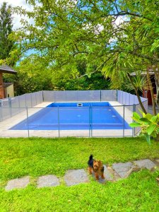 Playa Mansa, con piscina.