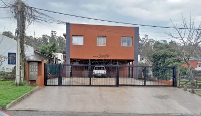 Edificio entero en venta con renta, 11 apartamentos.