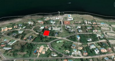 Punta Ballena, lote en altura, atrás del Club de Balleneros 1.000 m2