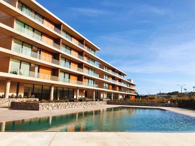 The Colette 384 m2, 3 suites + servicio completo, garaje, baulera. 