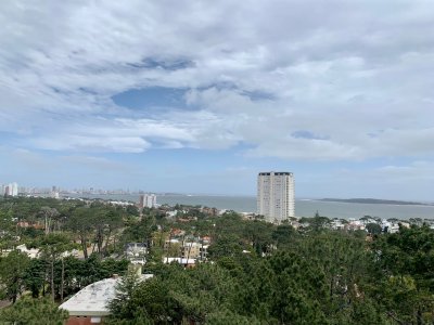 Apto en venta, complejo Arcobaleno, piso alto con vista al mar! 