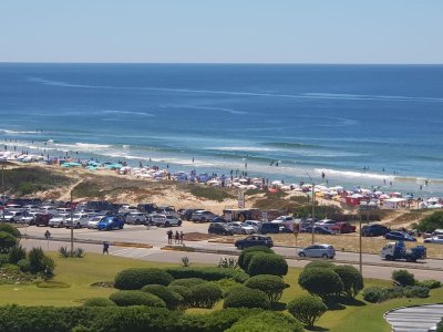 Apartamento en Alquiler temporal de 2 dormitorios en playa brava