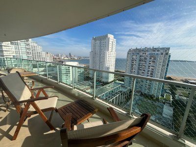 Apartamento en alquiler invernal de 3 suites en playa mansa