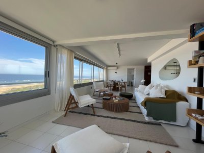 Apartamento en alquiler, de 3 dormitorios, zona brava, frente al mar! 