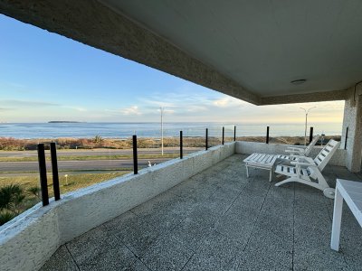 Apartamento de 3 dormitorios en alquiler temporal en playa mansa