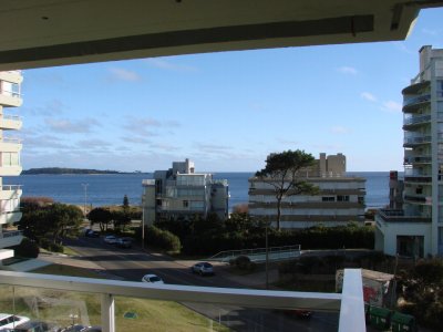 Hermoso apartamento en torre Fragata parada 19 de playa mansa