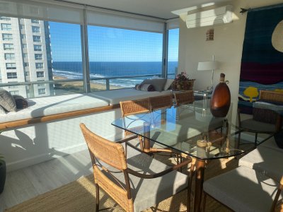 Apartamento en alquiler, de 3 dormitorios, playa brava, frente al mar! 