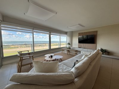 Apartamento en alquiler temporal de 3 dormitorios en suite, en playa Brava