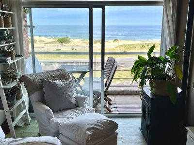 Apartamento en Venta, de 2 dormitorios, playa brava! Reciclado! 