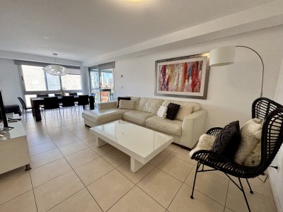 Espectacular apartamento en venta de 2 dormitorios y medio en playa mansa