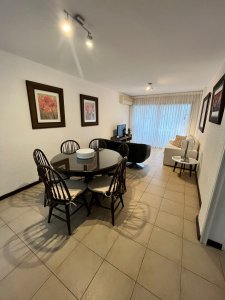 Apto en venta 3 dorm, 3 baños, con terraza