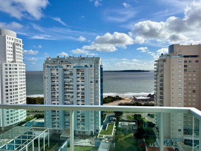 Apartamento en alquiler temporal 2 dorm Playa Mansa Gala tower