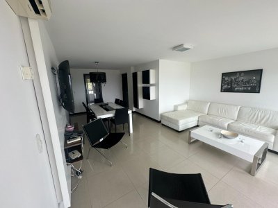 Apartamento en alquiler temporal 3 dorm Playa Mansa Punta Del Este