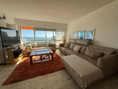 Apartamento en alquiler temporal, de 3 dormitorios, en playa mansa.