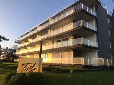 Apartamento en alquiler anual, de 1 dormitorio en playa Mansa 