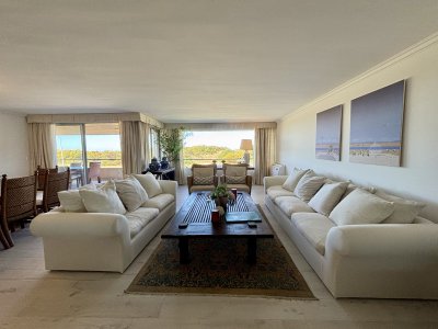 Apartamento en venta de 4 dormitorios en Playa Brava