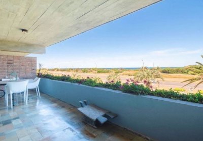 Apartamento en edificio Seaside playa brava primera linea disponible en alquiler temporal