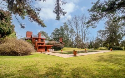 Espectacular mansion en barrio Berverly hills en venta Punta del este