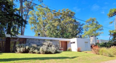 Espectacular casa minimalista en el corazon de San Rafael