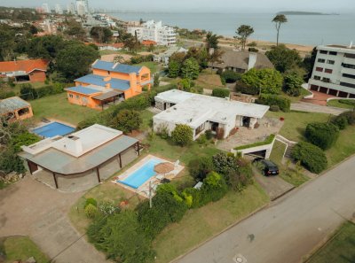 Hermosa casa en alquiler temporal playa mansa 4 dormitorios