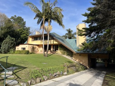 Casa en Venta de 7 dormitorios, en zona del Golf! 