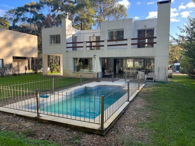 Casa en venta de 4 dormitorios en Solanas 