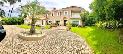 Estupenda casa en alquiler, de 6 dormitorios, en Rincón del Indio! 