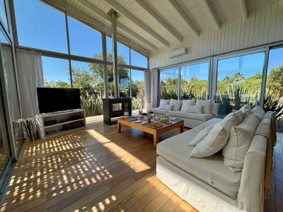 Casa en alquiler temporal en de 4 dormitorios en Club de Mar, Jose Ignacio 