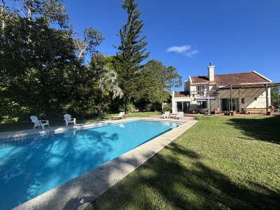 Casa en Alquiler temporal de 3 dormitorios en Rincón del Indio