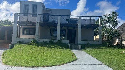 Casa en venta de 3 dormitorios en Pinares con Piscina