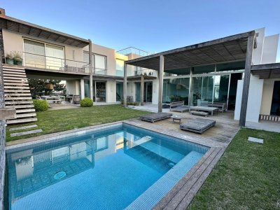 Casa en alquiler, de 4 dormitorios, en Jose Ignacio, Club de Mar! 