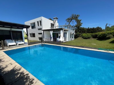 Casa en venta, de 5 dormitorios en Rincón del Indio, Punta del Este.