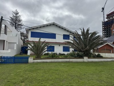 Casa en venta frente al mar playa Brava