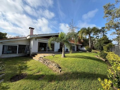 Alquiler temporal de casa 4 dormitorios con piscina en San Rafael Punta Del Este