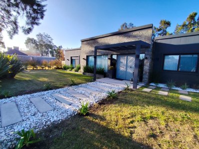 Casa en venta en barrio privado La Residence de 4 dormitorios 