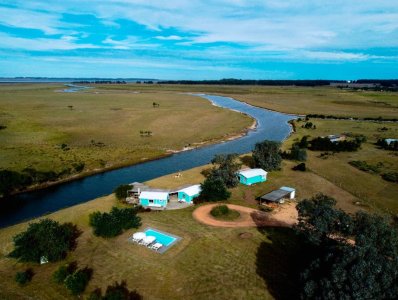 Increible chacra con casa sobre el arroyo! 