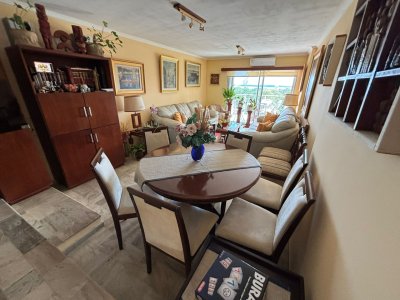 Apartamento 2 Dorm 2 baños. Parrillero en el balcón. Vista la mar.