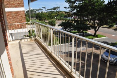 Venta Apartamento 3 Dormitorios, Playa Mansa, Punta del Este