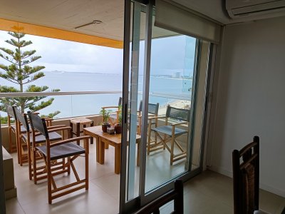 Apartamento frente a la Playa Mansa!