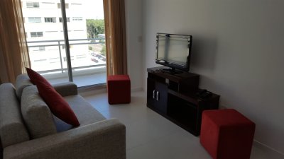 En Venta y alquiler anual con buena orientación apartamento de 1 dormitorio en Punta del Este