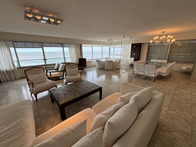 Apartamento 3 dormitorios  + servicio sobre la Rambla de la Brava.