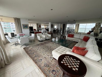 Gran Apartamento sobre playa Mansa 3 suites + dep de servicio