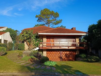 Venta Casa 4 Dormitorios, Playa Mansa, Punta del Este