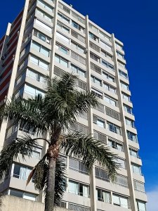 Apartamento en Península! Excelente vista a la Playa Brava!