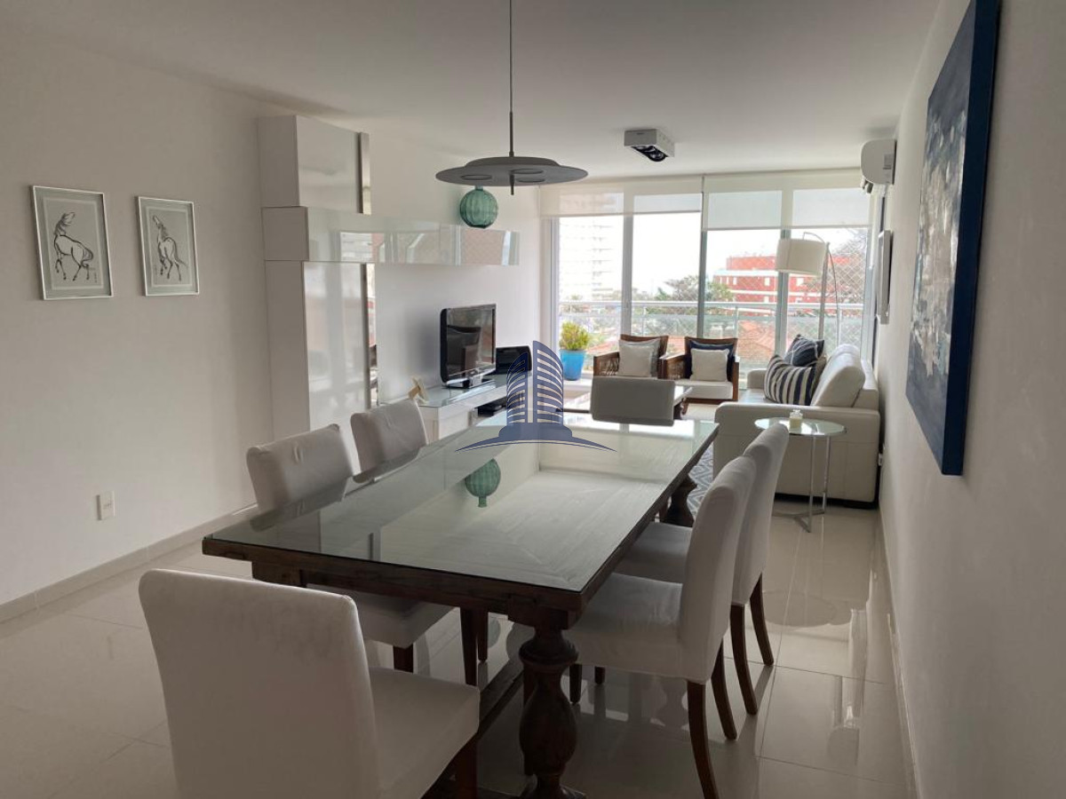 Vista principal · Apartamento en venta Playa Mansa 2 dormitorios