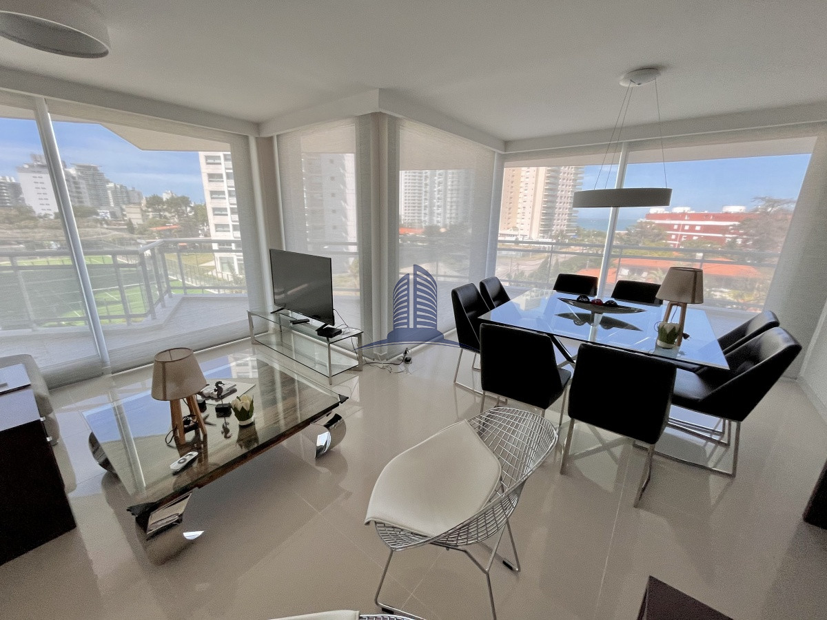 Apartamento en venta Playa Mansa 3 dormitorios