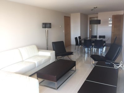 Apartamento en ALQUILER- 2 dorm + dependencia, Punta del Este, playa mansa 